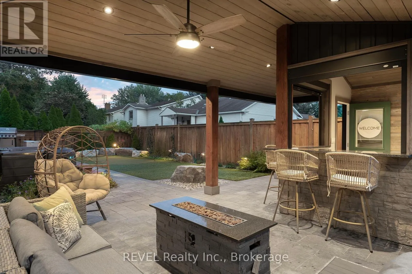 10 MEADOWBROOK LANE