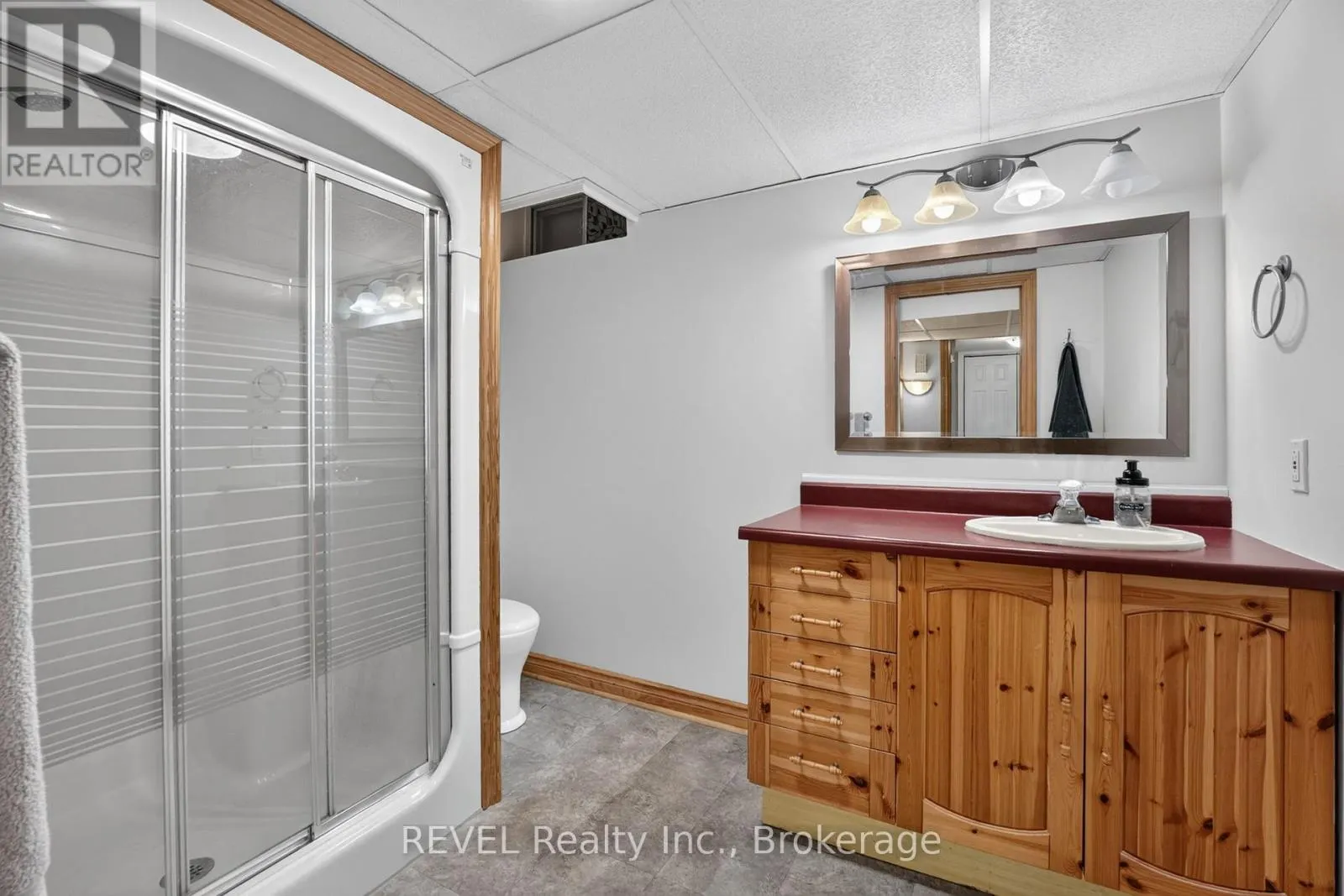 10 MEADOWBROOK LANE