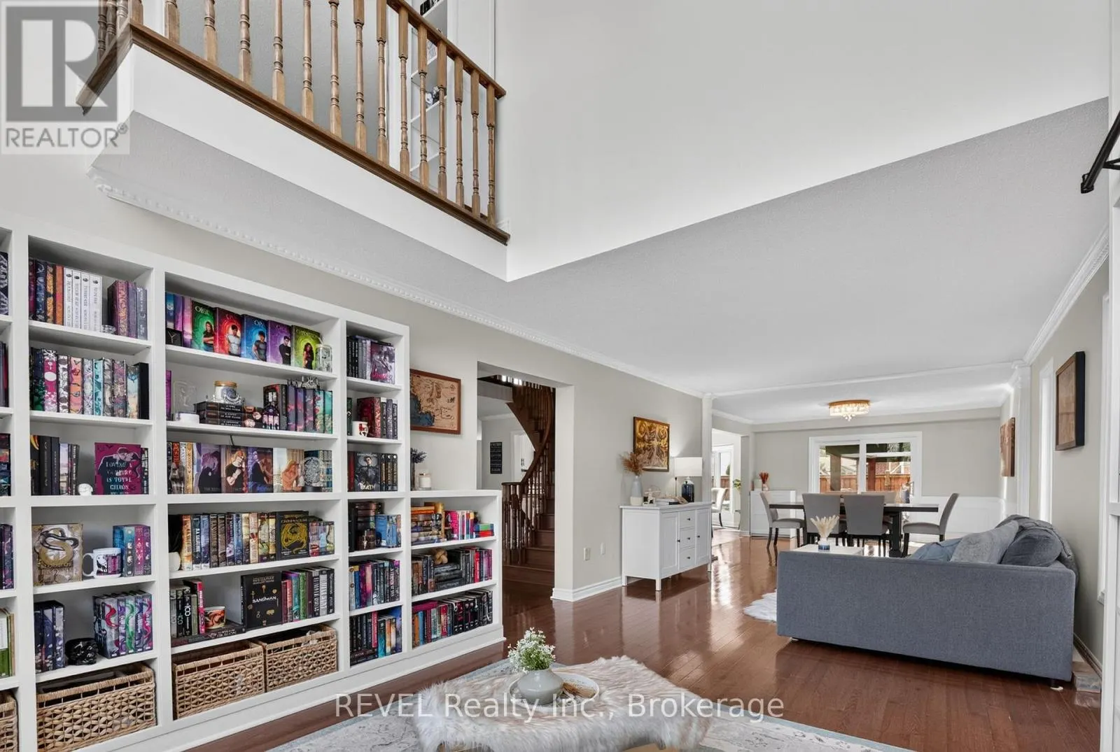 10 MEADOWBROOK LANE