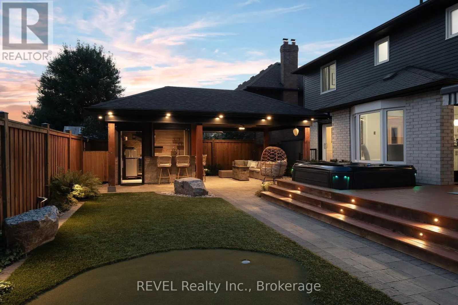10 MEADOWBROOK LANE