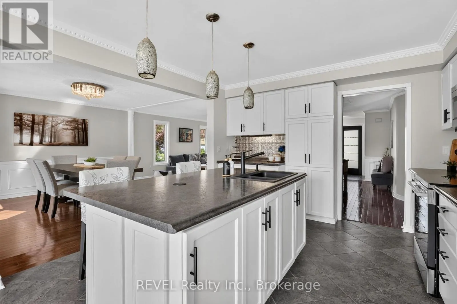 10 MEADOWBROOK LANE