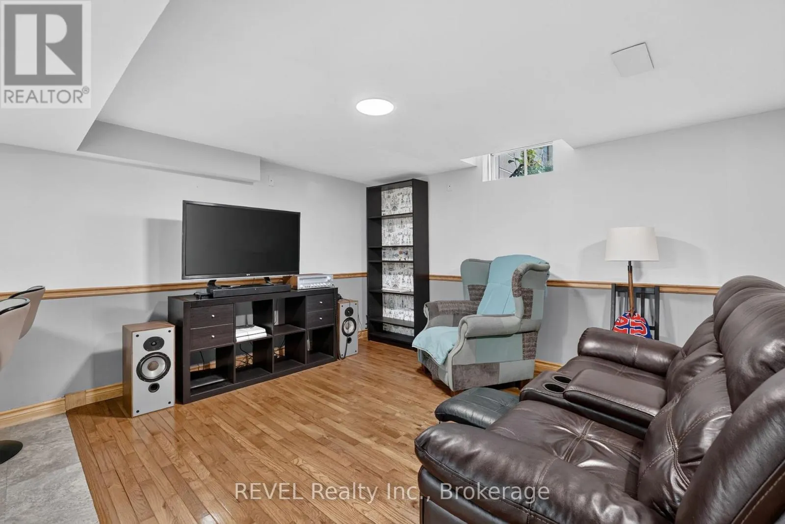 10 MEADOWBROOK LANE