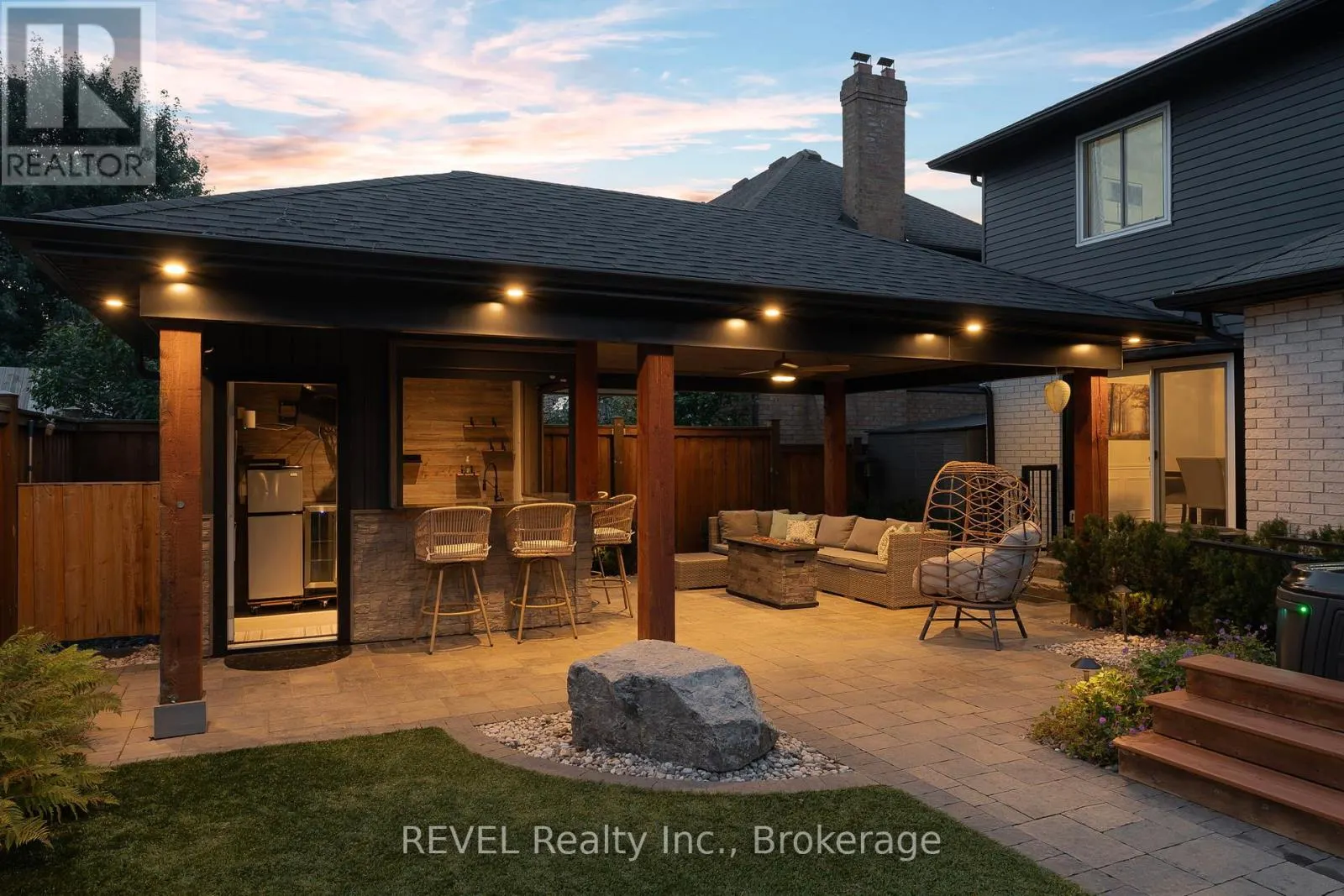 10 MEADOWBROOK LANE