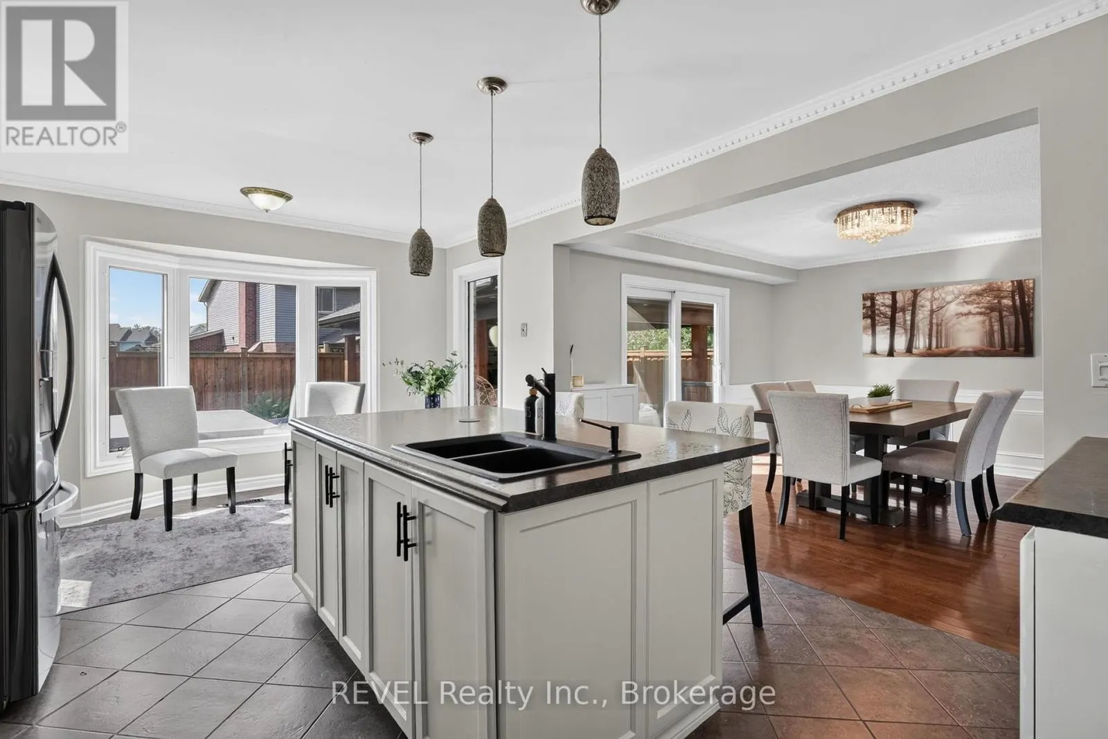 10 MEADOWBROOK LANE