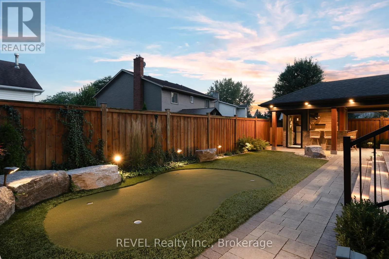 10 MEADOWBROOK LANE