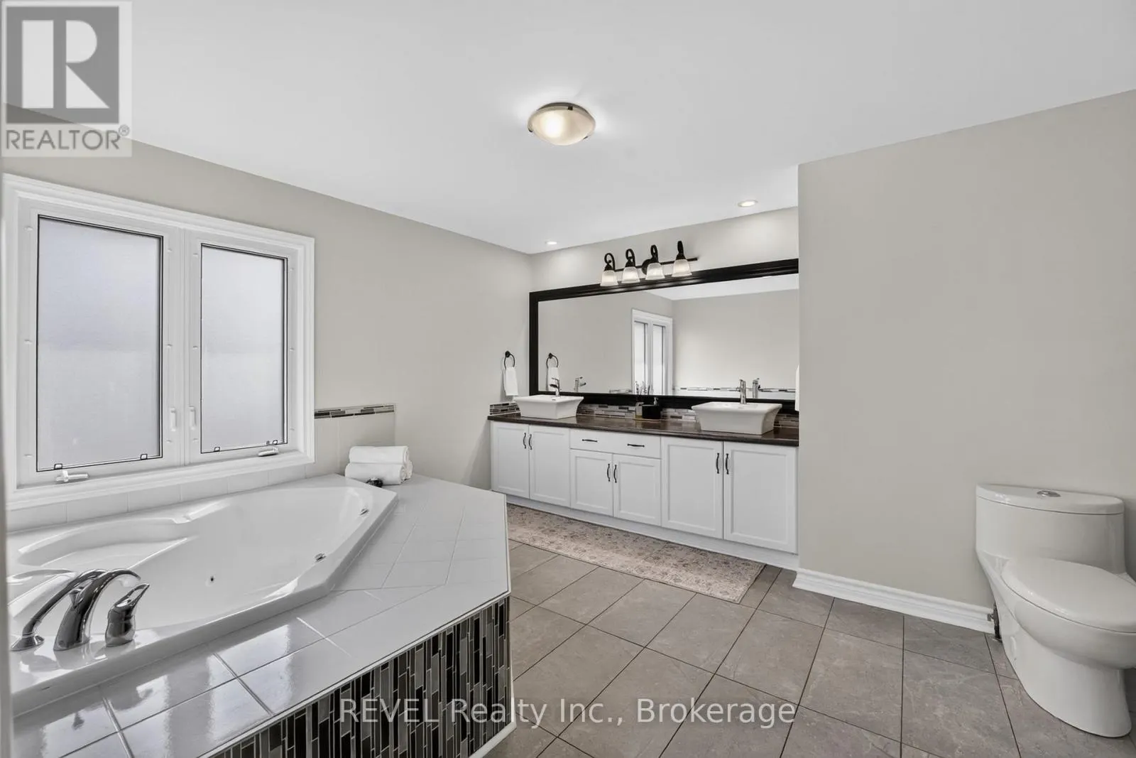 10 MEADOWBROOK LANE