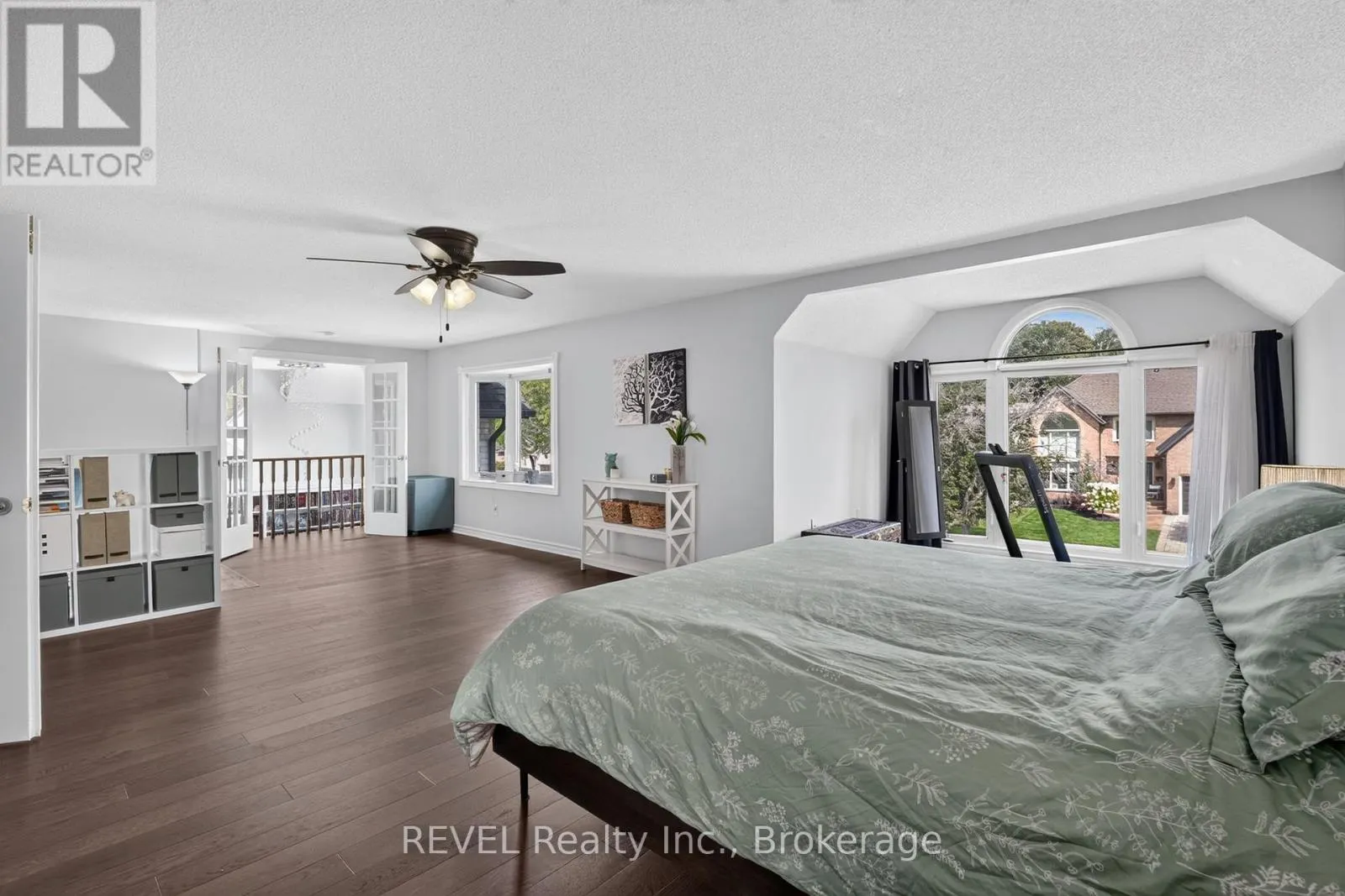 10 MEADOWBROOK LANE