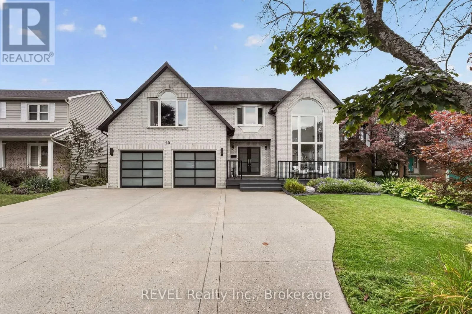 10 MEADOWBROOK LANE