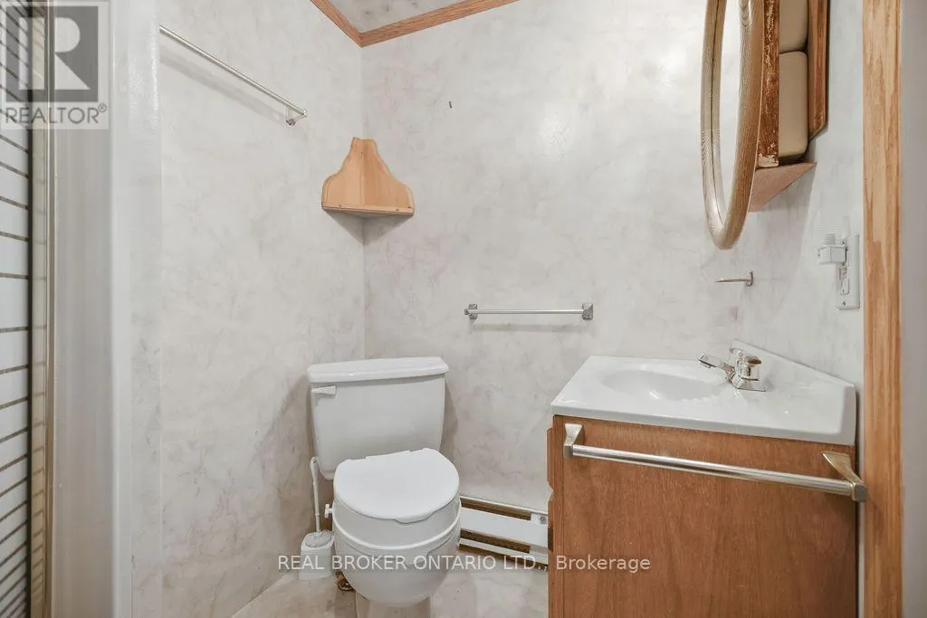 800 PINEGROVE CRESCENT