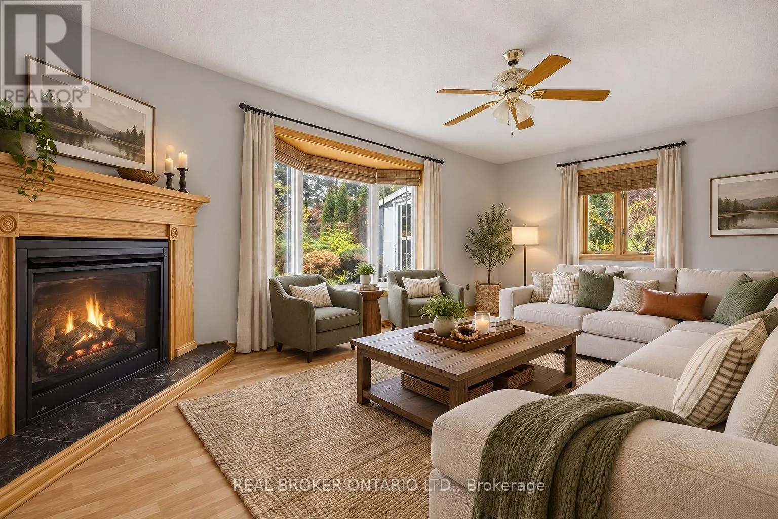800 PINEGROVE CRESCENT