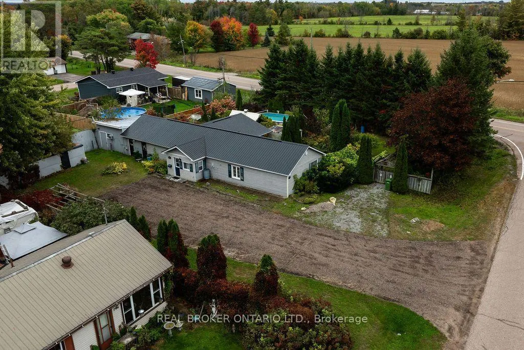 800 PINEGROVE CRESCENT