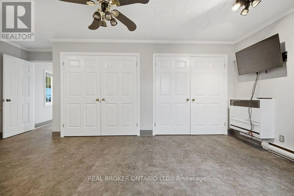 800 PINEGROVE CRESCENT