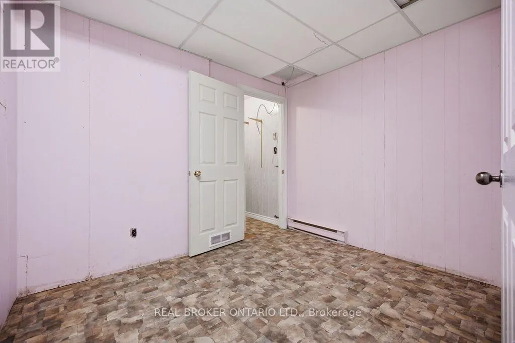 800 PINEGROVE CRESCENT
