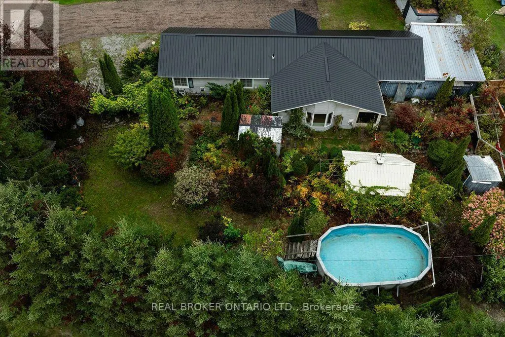 800 PINEGROVE CRESCENT