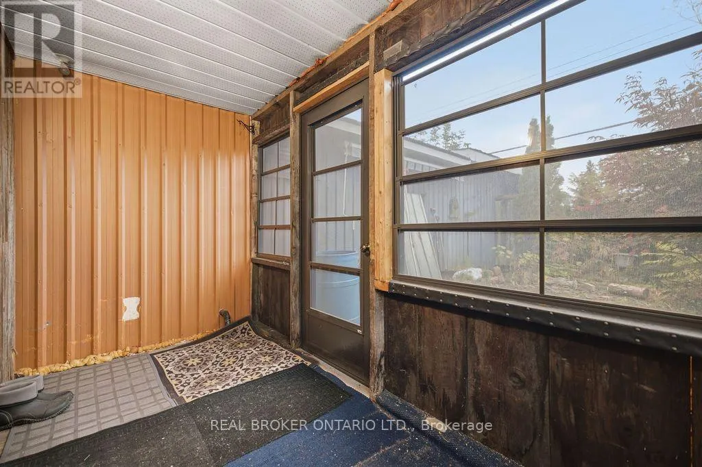 800 PINEGROVE CRESCENT
