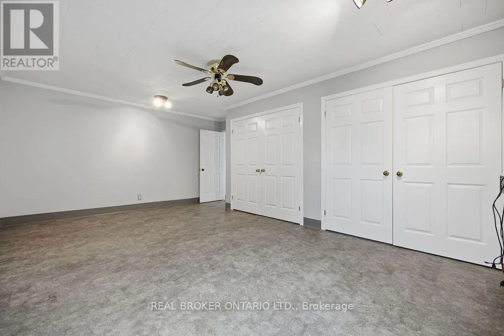 800 PINEGROVE CRESCENT
