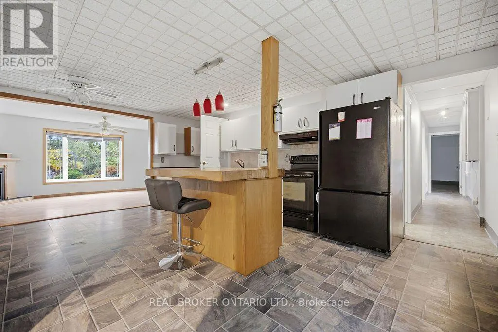 800 PINEGROVE CRESCENT