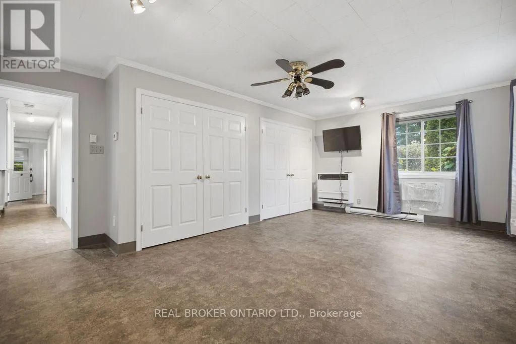 800 PINEGROVE CRESCENT