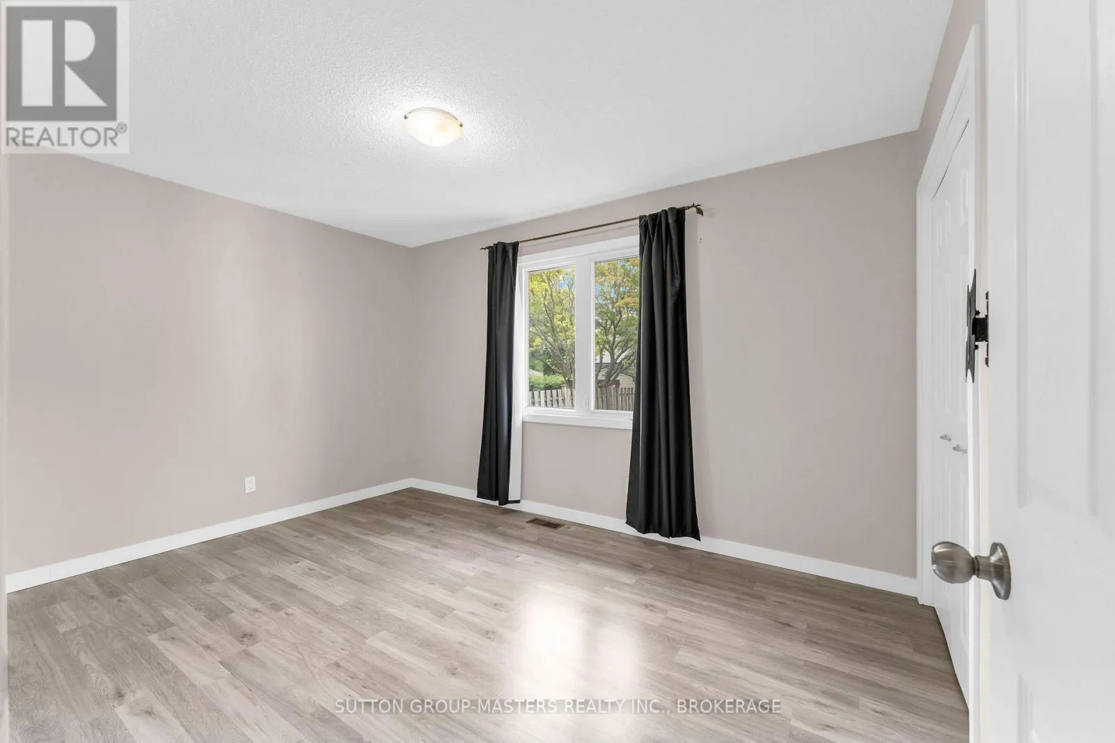 863 PEMBRIDGE CRESCENT