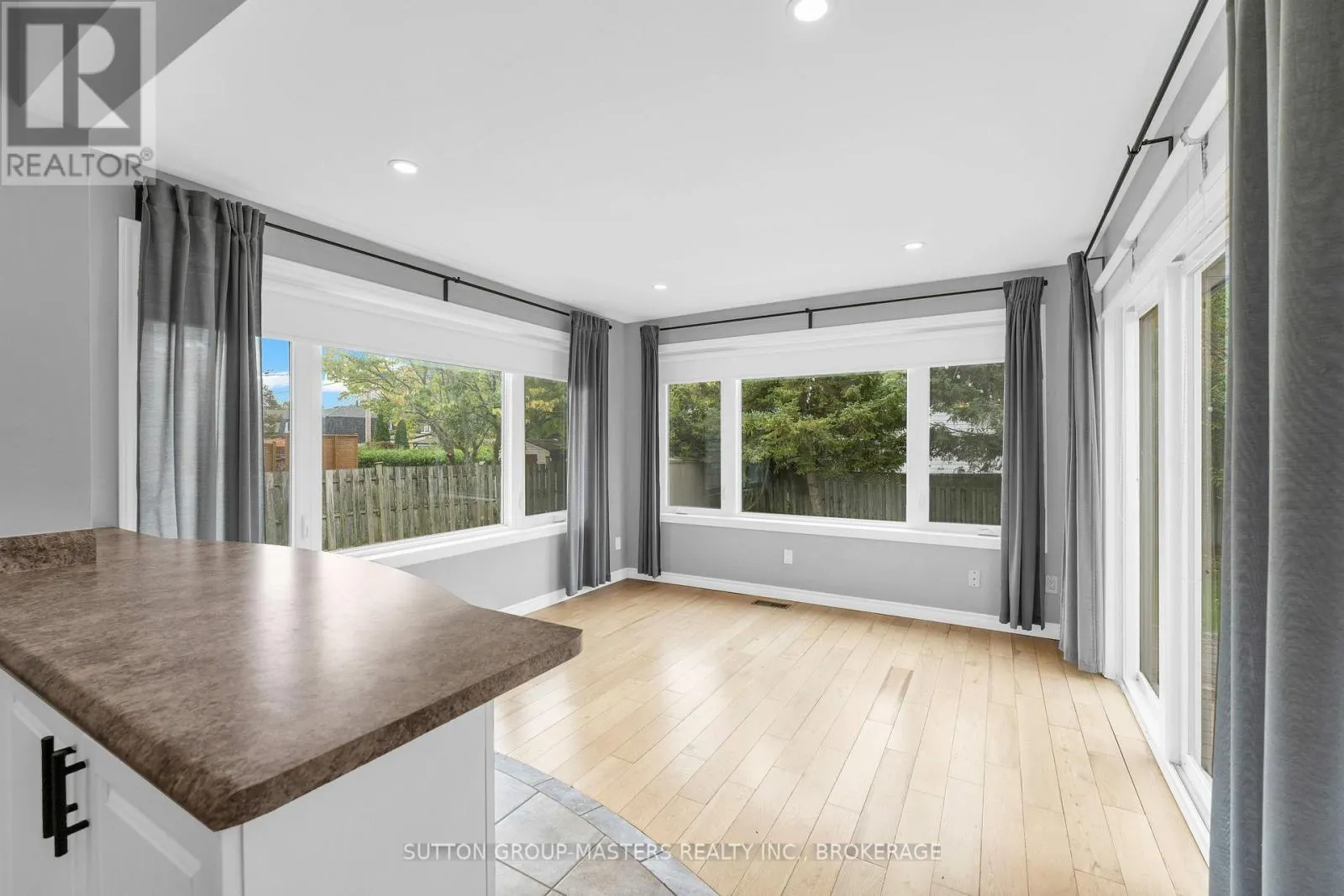 863 PEMBRIDGE CRESCENT