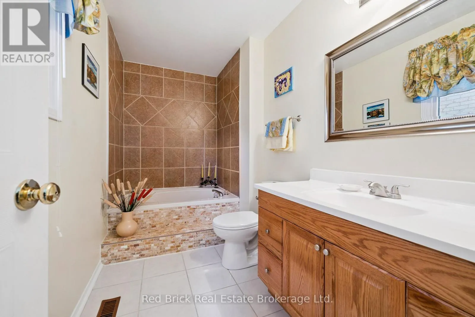 744 WOODHILL DRIVE