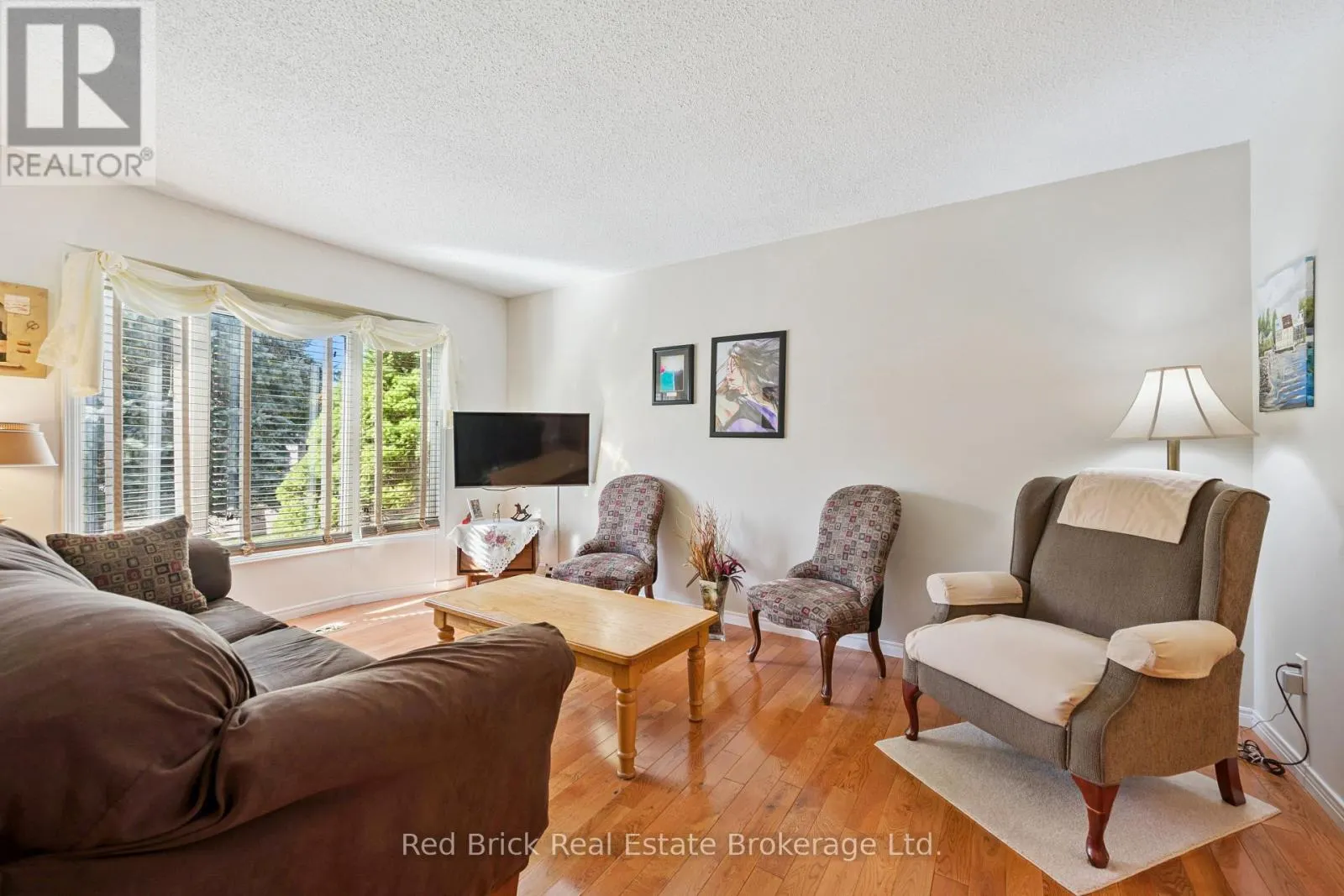 744 WOODHILL DRIVE