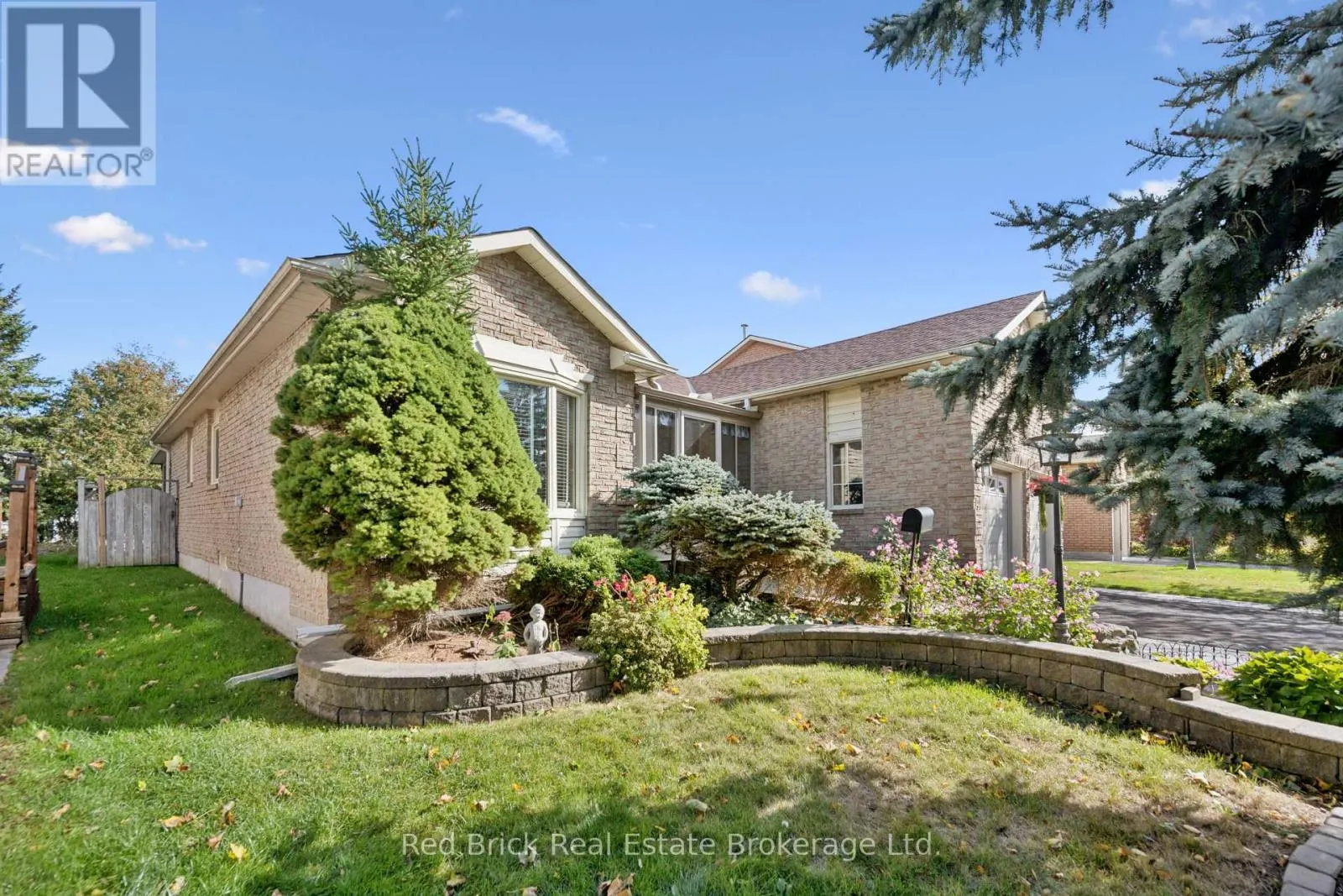 744 WOODHILL DRIVE