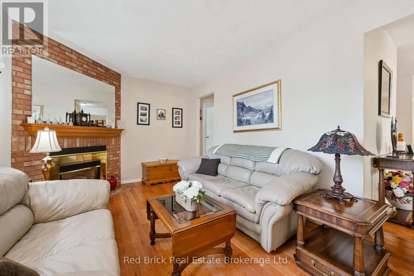 744 WOODHILL DRIVE