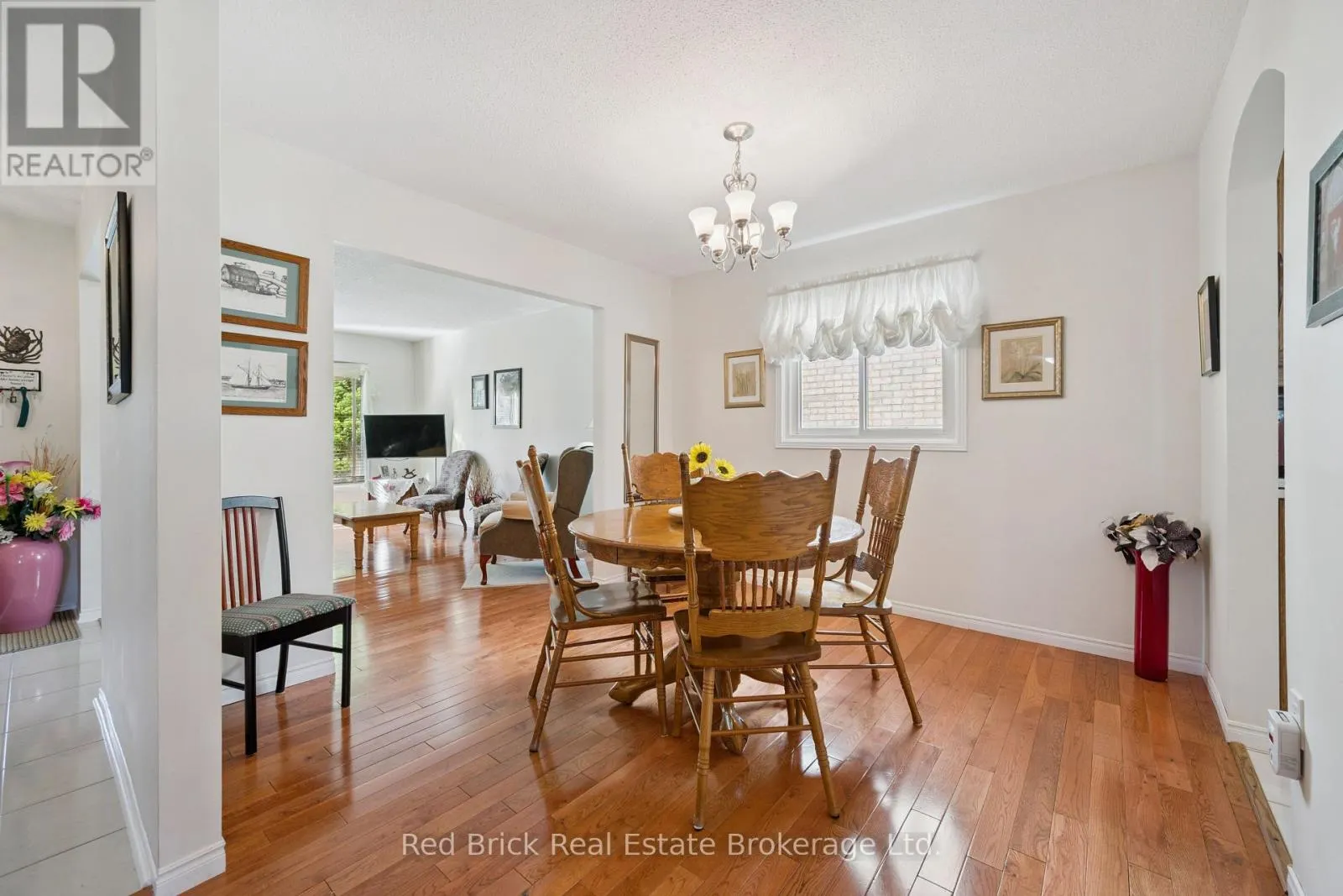 744 WOODHILL DRIVE