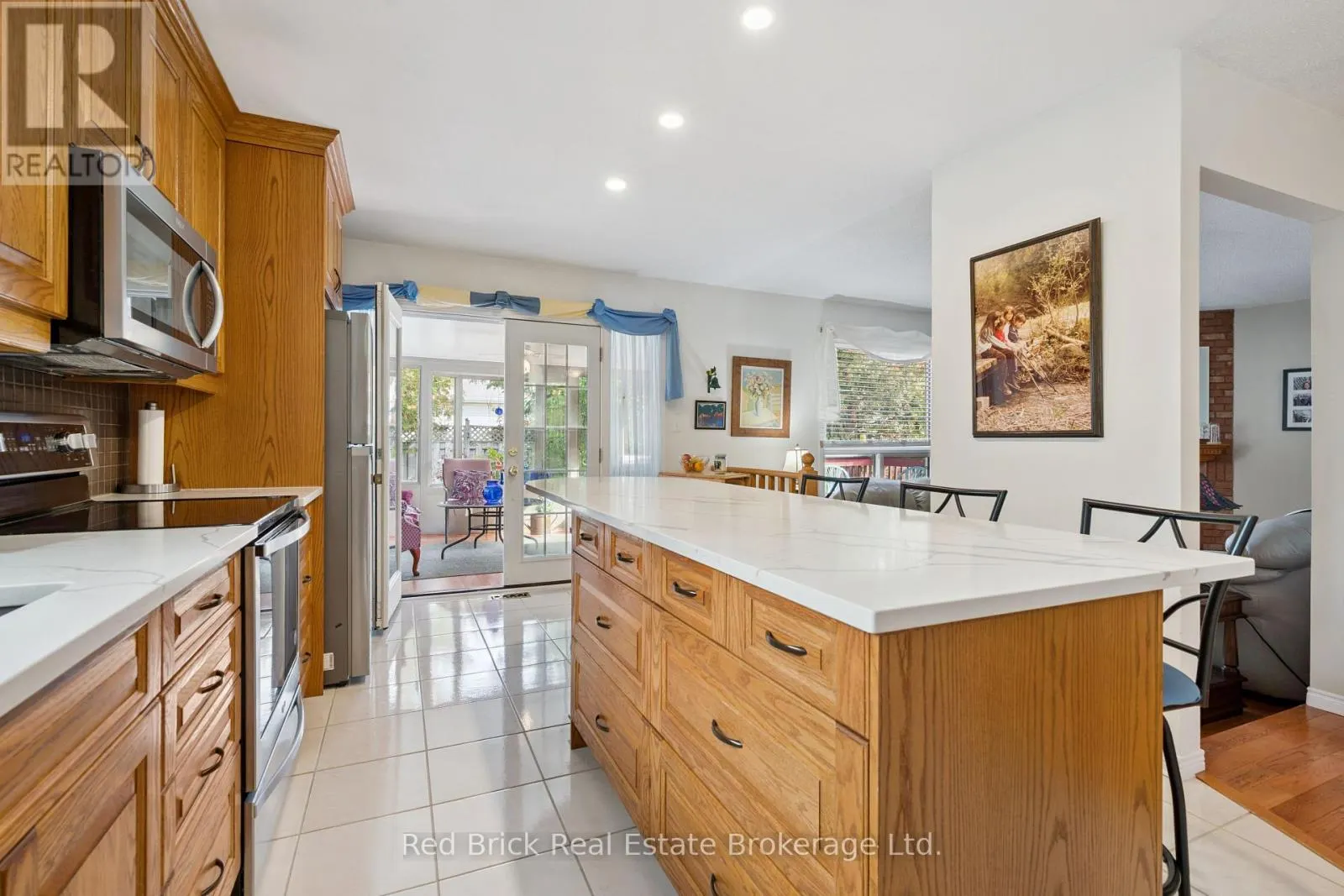 744 WOODHILL DRIVE