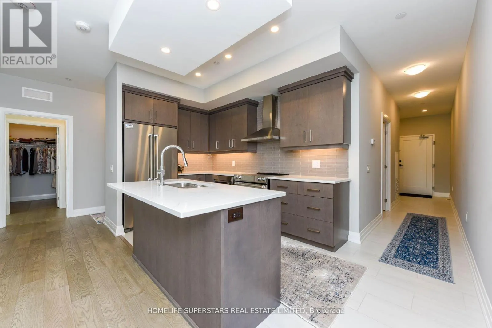 403 - 71 WYNDHAM STREET S