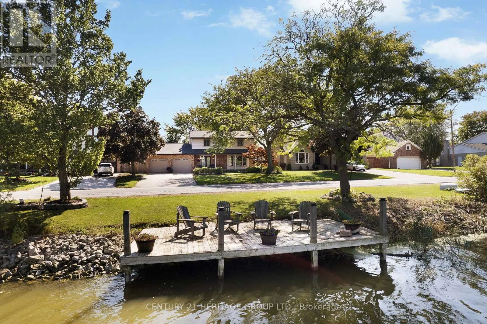 121 SOUTH RIVERVIEW DRIVE
