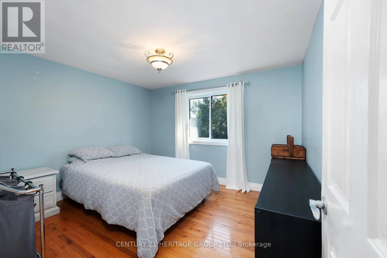 121 SOUTH RIVERVIEW DRIVE