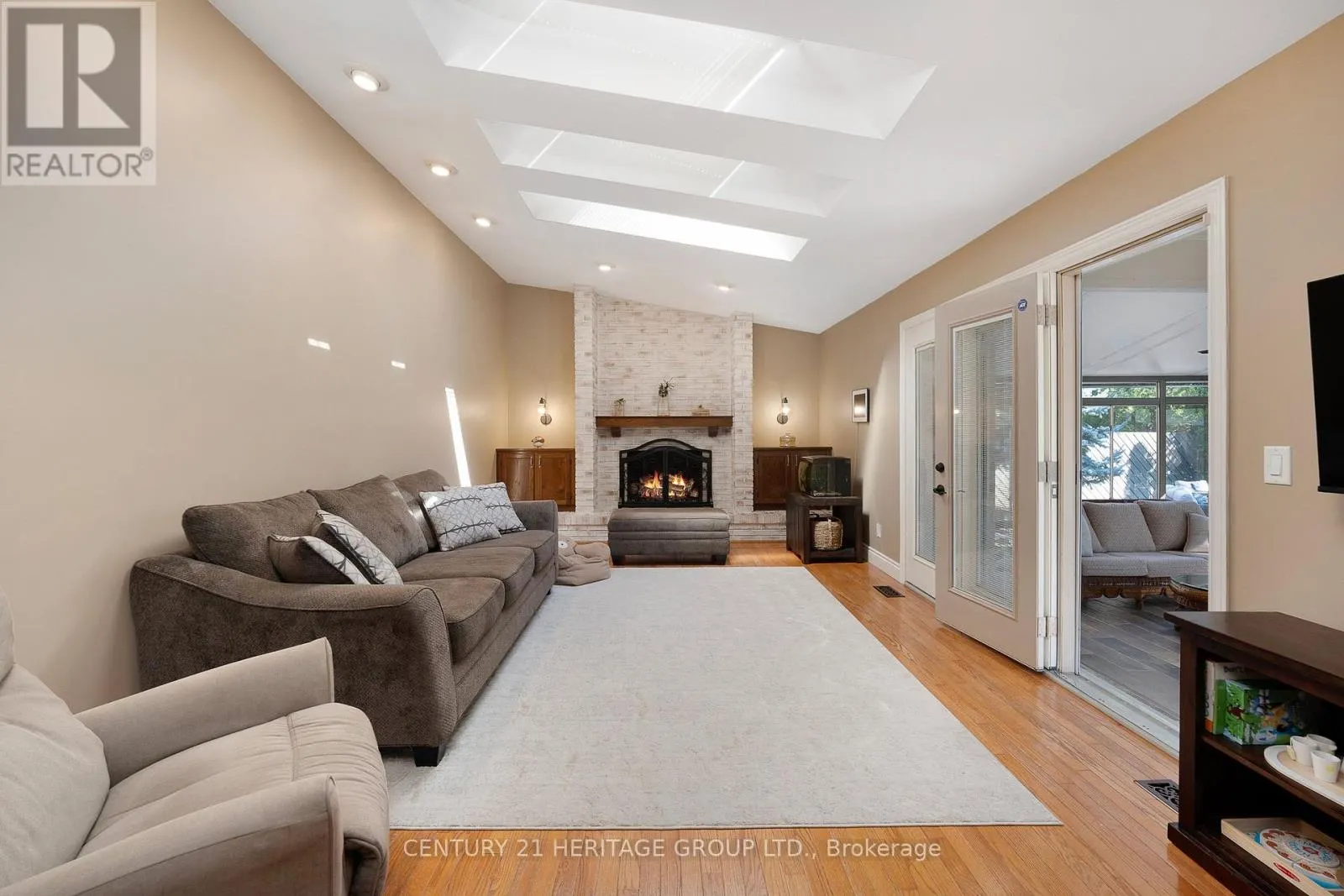 121 SOUTH RIVERVIEW DRIVE