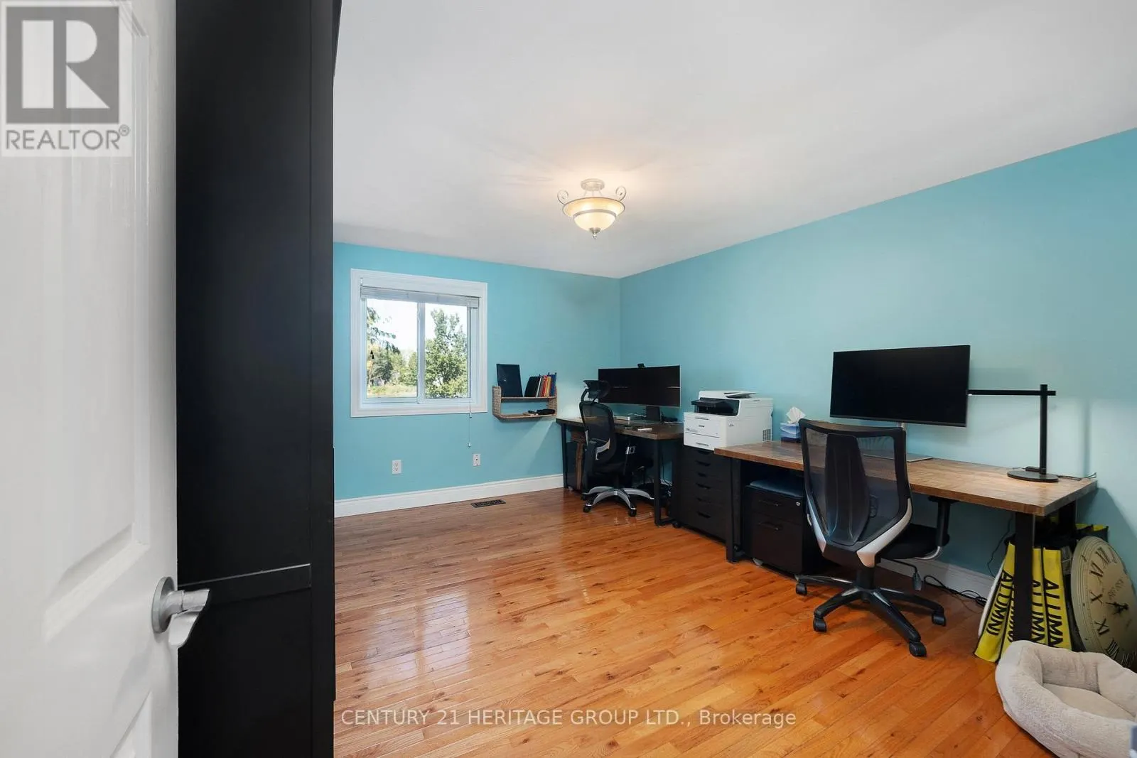121 SOUTH RIVERVIEW DRIVE