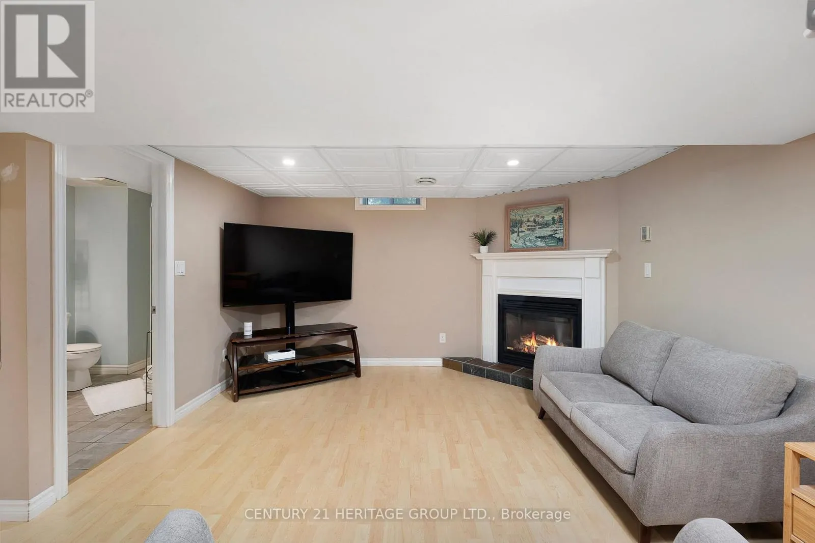 121 SOUTH RIVERVIEW DRIVE