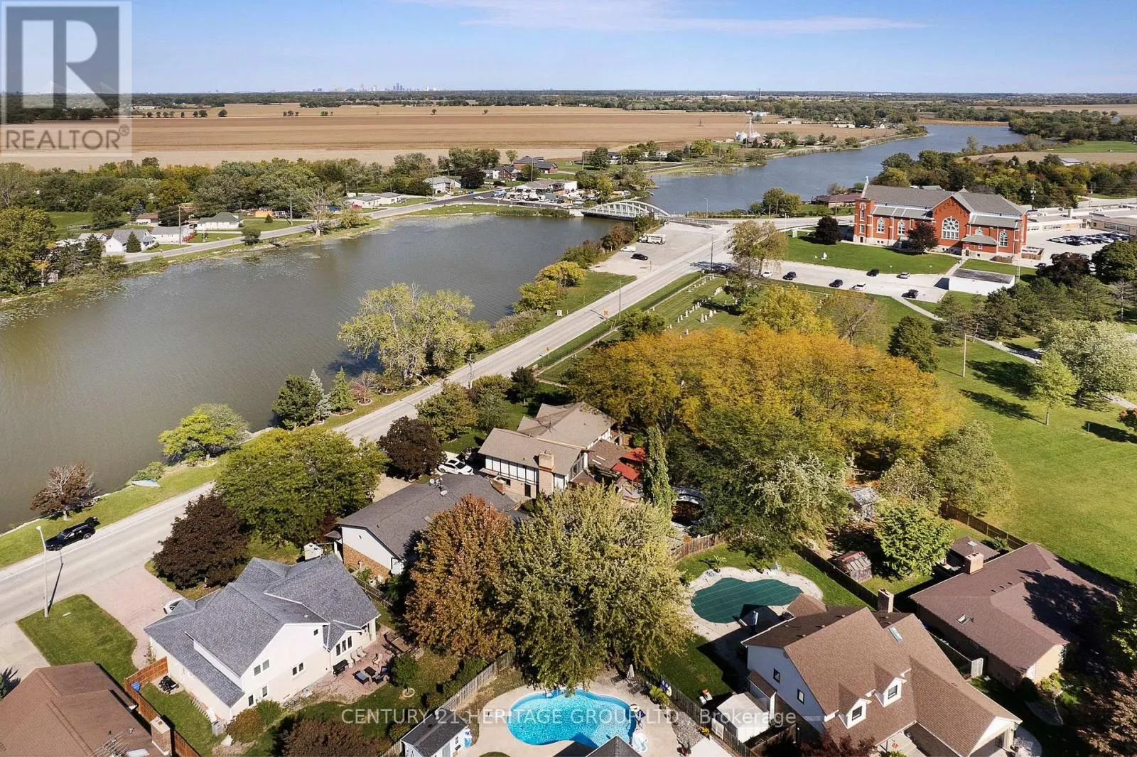 121 SOUTH RIVERVIEW DRIVE