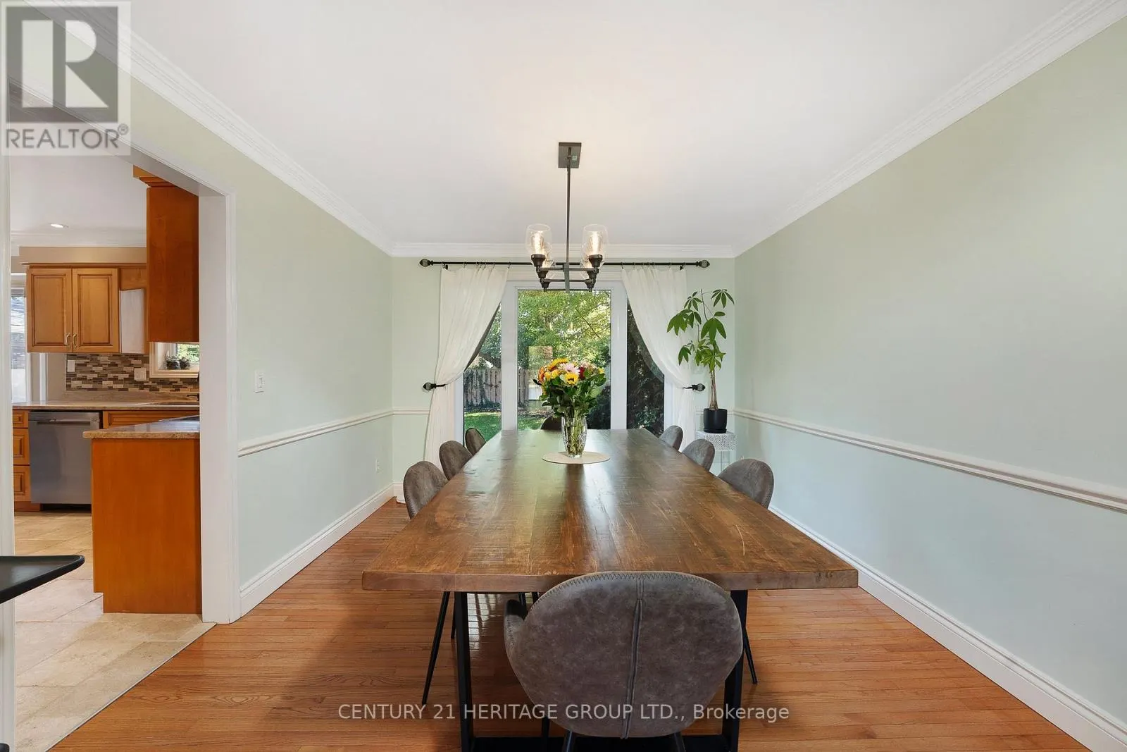 121 SOUTH RIVERVIEW DRIVE