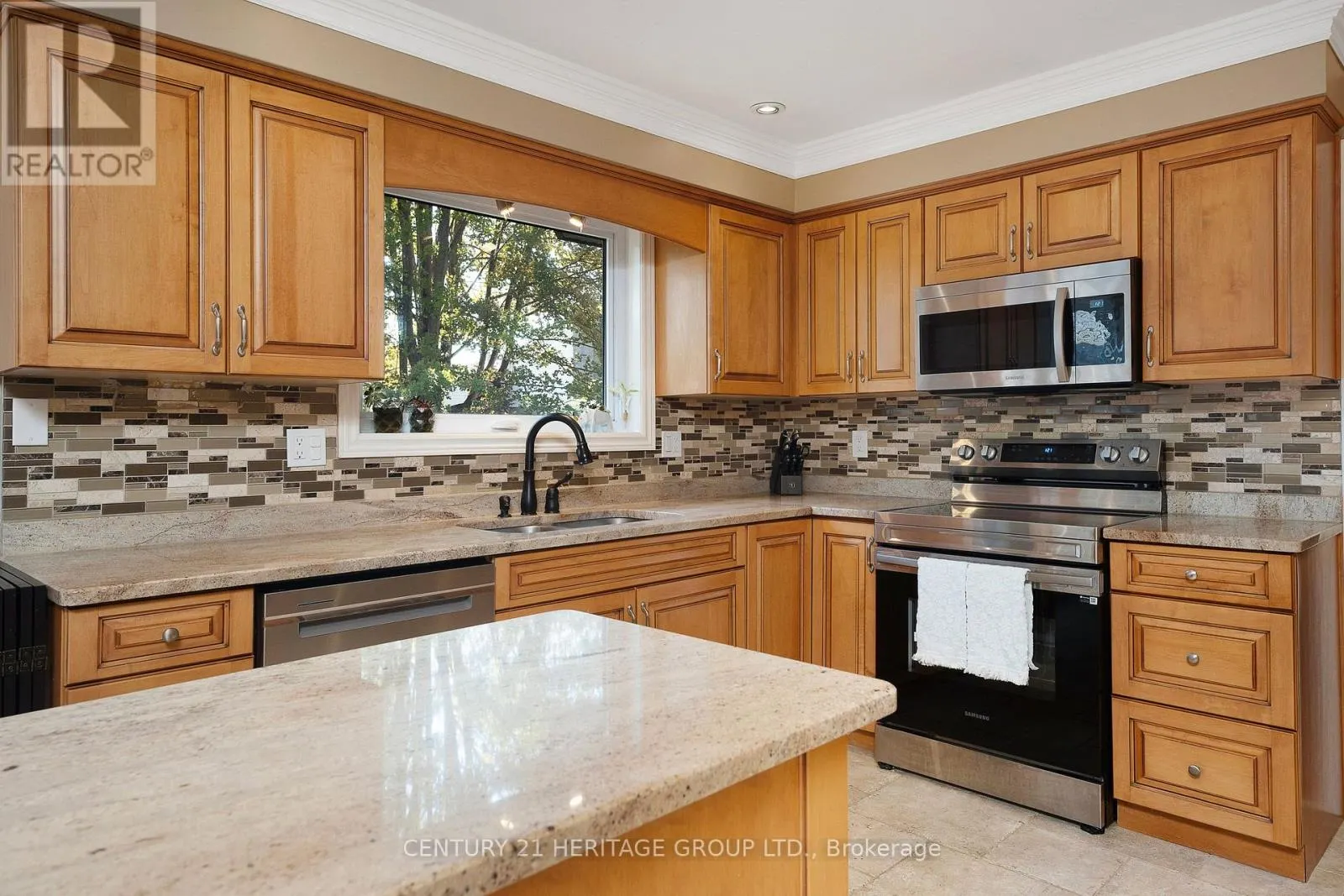 121 SOUTH RIVERVIEW DRIVE