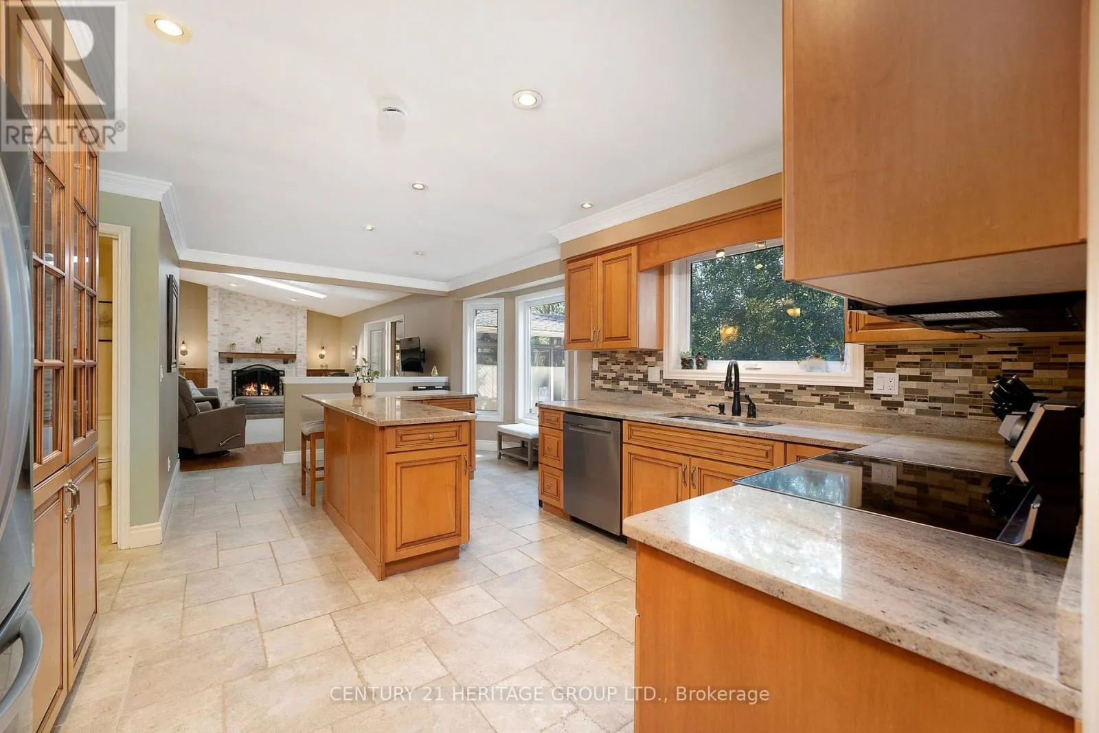 121 SOUTH RIVERVIEW DRIVE