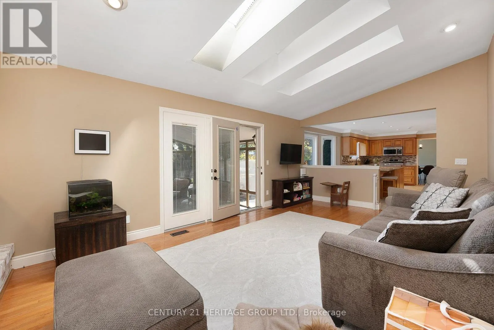 121 SOUTH RIVERVIEW DRIVE