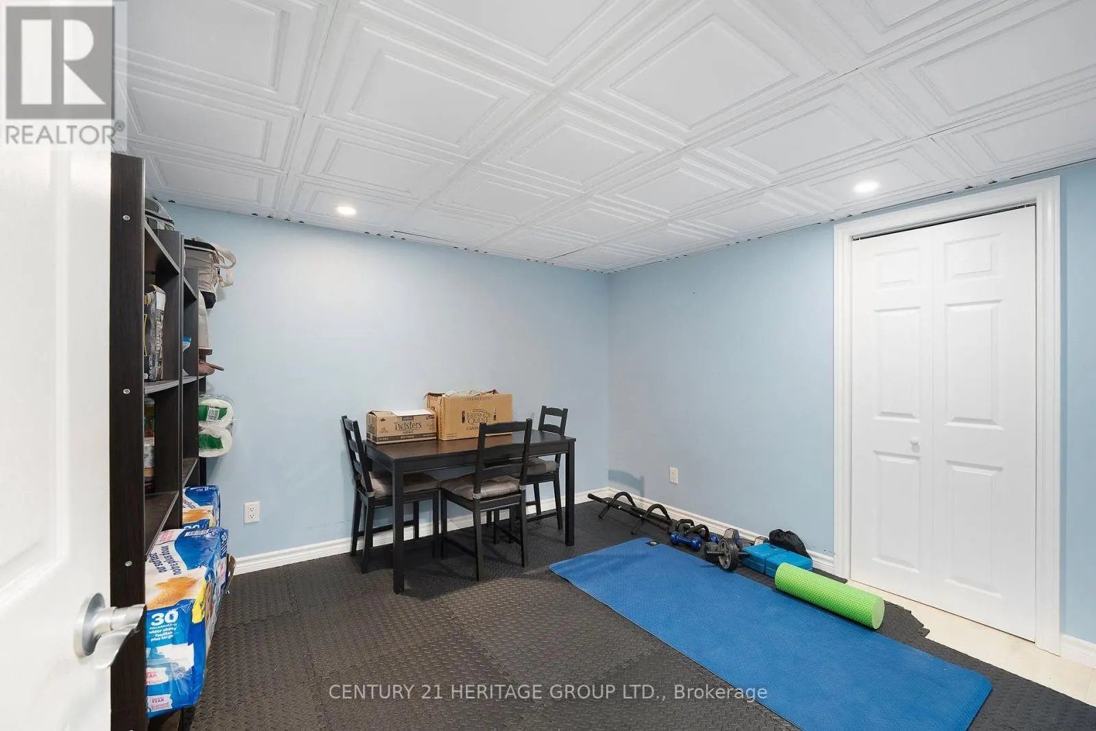 121 SOUTH RIVERVIEW DRIVE