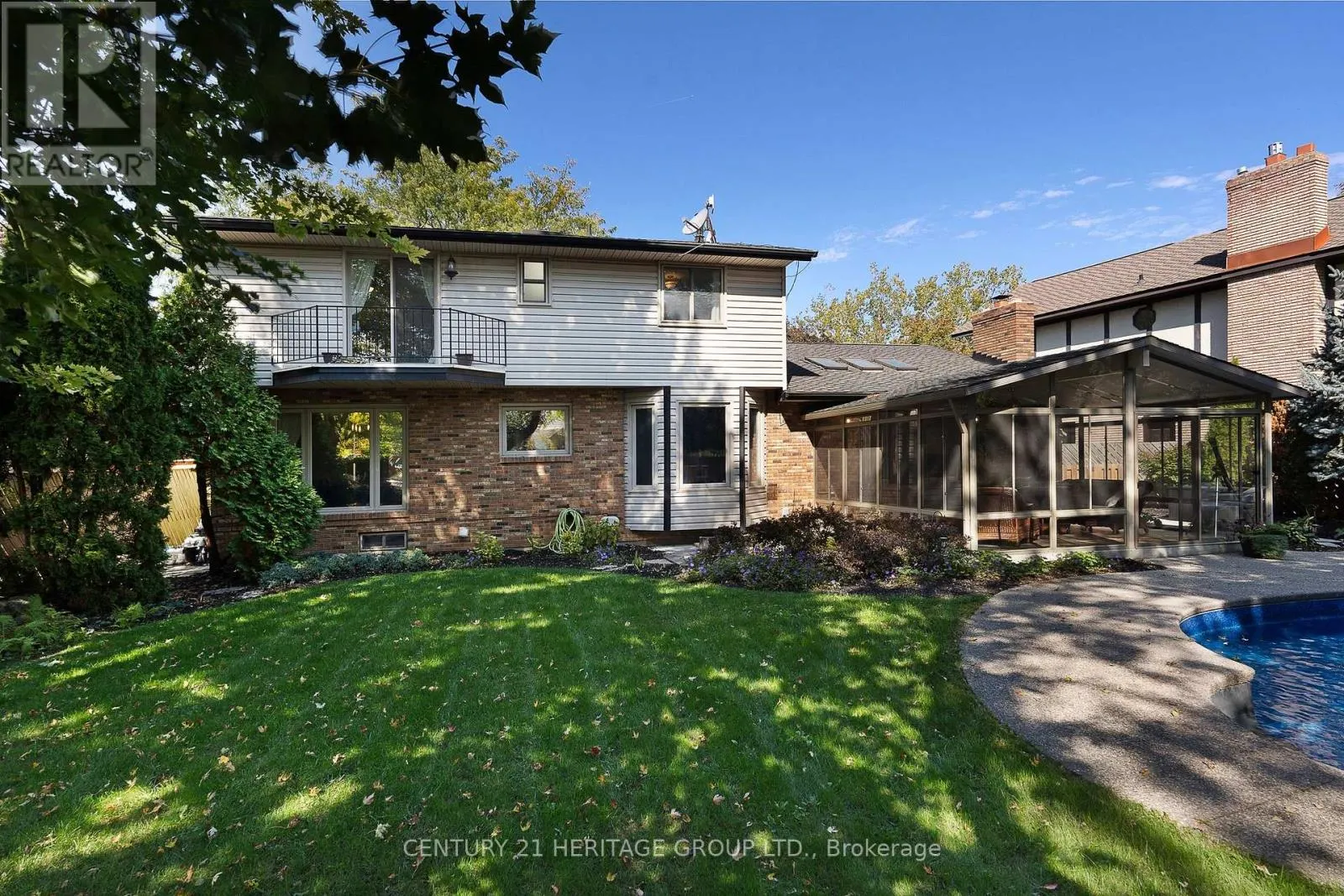 121 SOUTH RIVERVIEW DRIVE