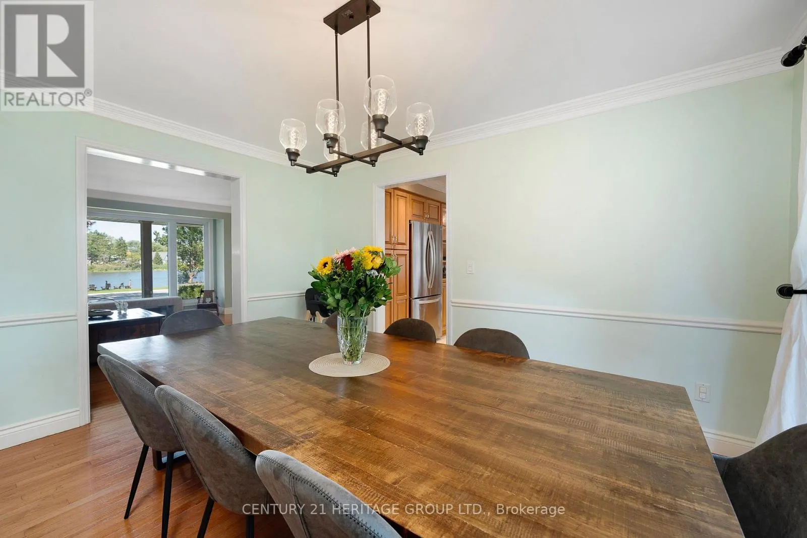 121 SOUTH RIVERVIEW DRIVE