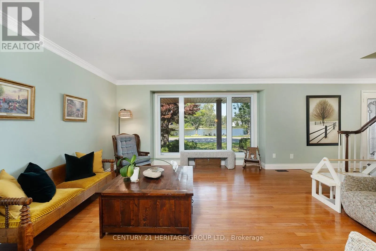 121 SOUTH RIVERVIEW DRIVE