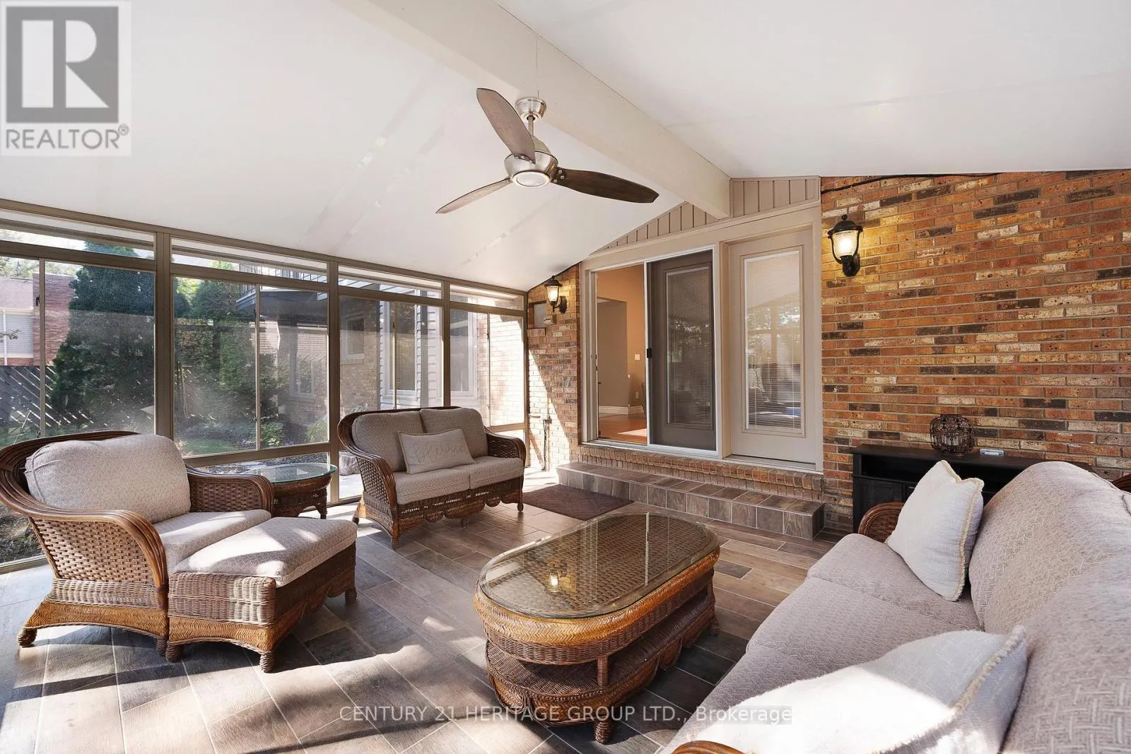 121 SOUTH RIVERVIEW DRIVE