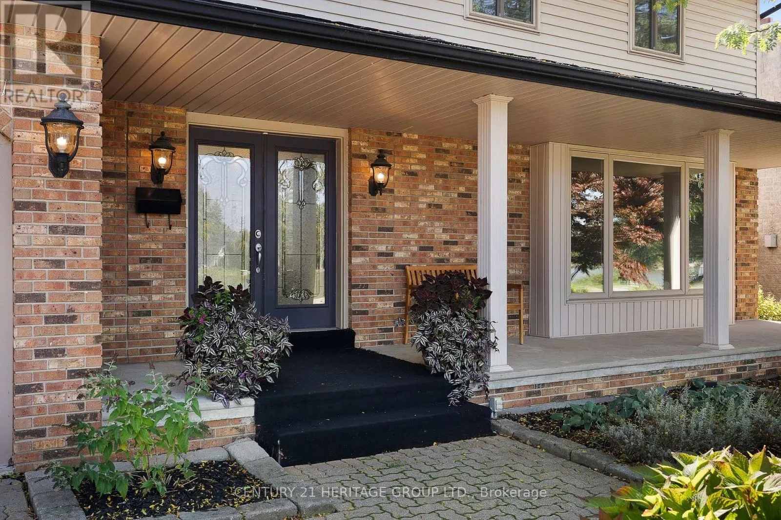 121 SOUTH RIVERVIEW DRIVE