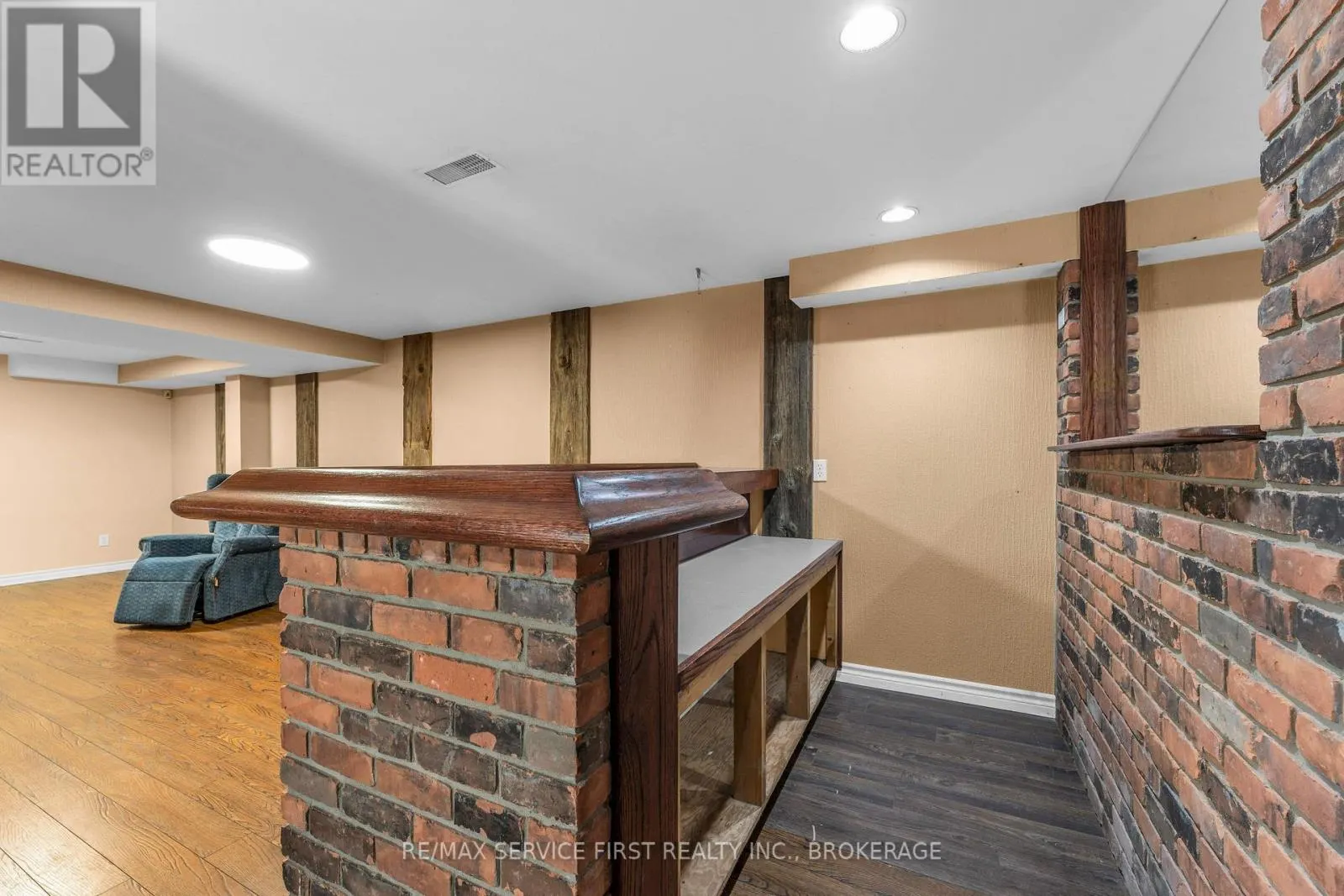 363 WATERLOO DRIVE