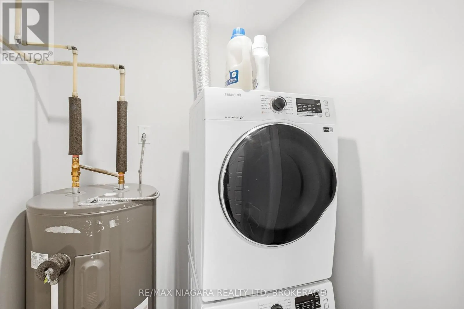 405 - 3998 VICTORIA AVENUE #405