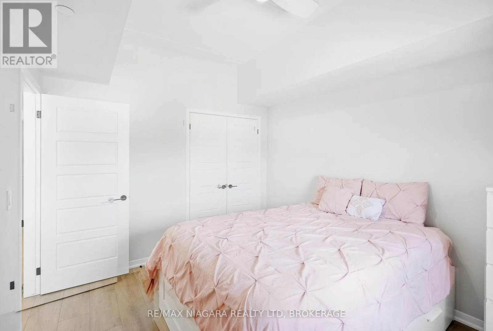405 - 3998 VICTORIA AVENUE #405